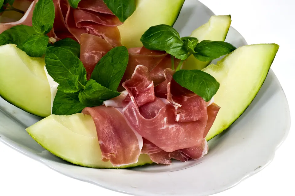 Ham with melon and basil, a simple summer pairing.