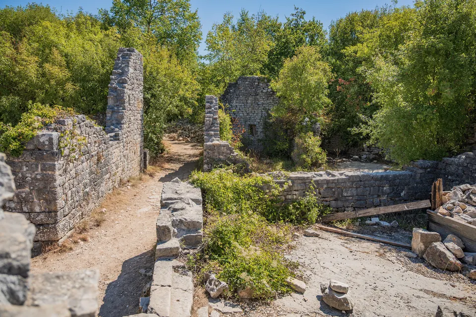 Stone walls and paths among the ruins of Dvigrad.